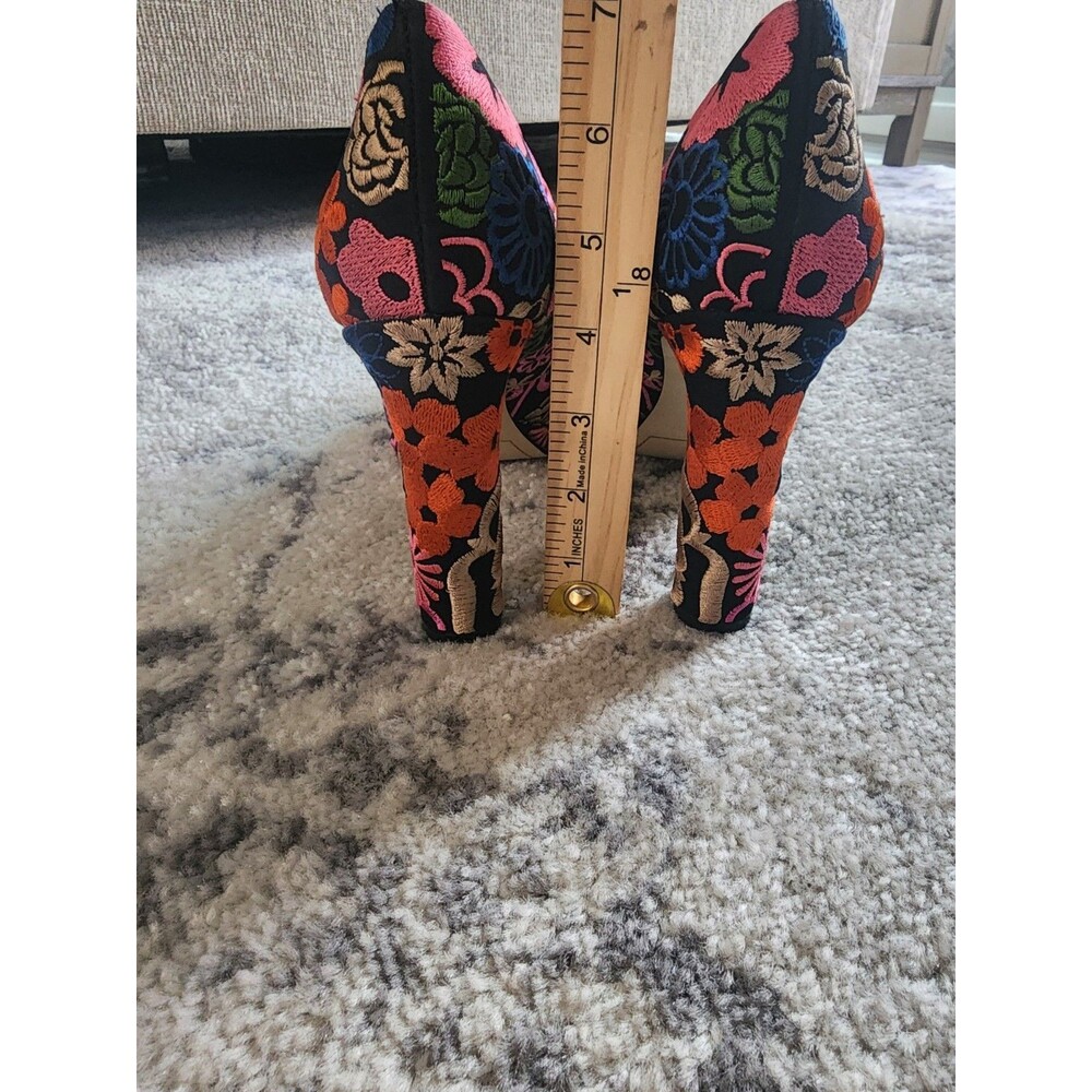 Tahari Brentwood embroidered High Heels Size 9 M Gorgeous High End - Picture 4 of 7